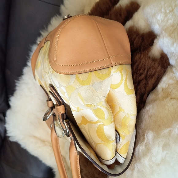 Vintage Optic Yellow Signature Purse - Picture 6 of 15